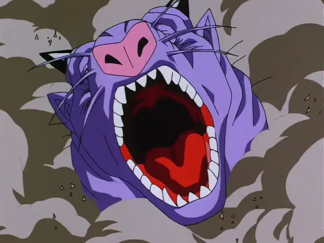 Chi Shinron intenta destrozar la ciudad, pero Goku Super Saiyan 4 lo impide