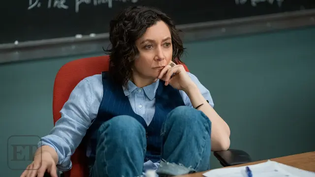 Sara Gilbert como la profesora Judd en Atípico