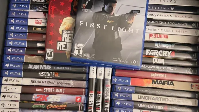 Juegos físicos de PS5 y PS4