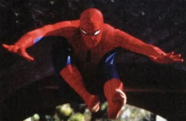 Scott Leva caracterizado como Spider-Man