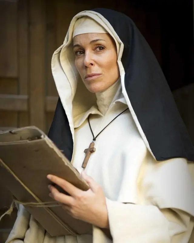 Lydia Bosch como Madre Isabel de Montejo en Águila Roja