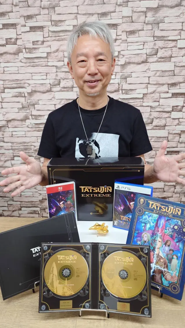 Masahiro Yuge, diseñador y compositor de Truxton Extreme con la edición Premium japonesa del juego
