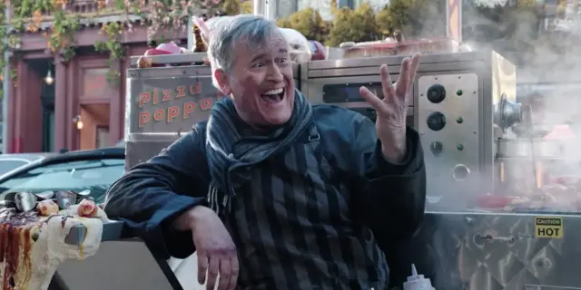 Bruce Campbell en Doctor Strange en el multiverso de la locura (2002)