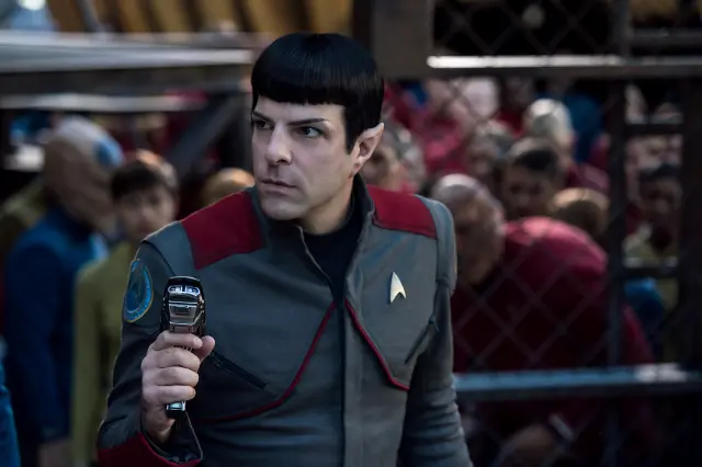 Zachary Quinto como Spock en Star Trek: Más allá (2016)