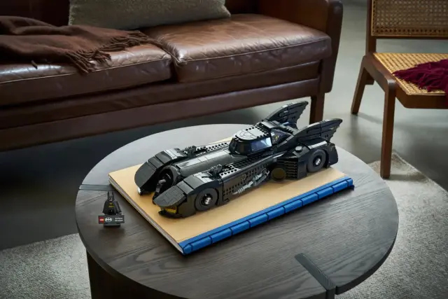 LEGO Batmóvil de Batman vuelve