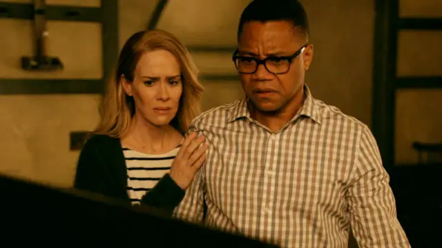 Cuba Gooding JR. en American Horror Story: Roanoke (dcha.)