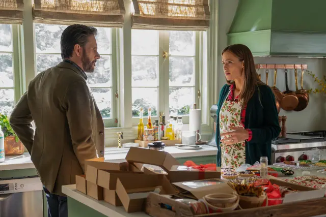 THE FIVE STAR WEEKEND -- Episode 108 -- Pictured: (l-r) Josh Hamilton as Matthew, Jennifer Garner as Hollis -- (Photo by: Greg Gayne/PEACOCK)