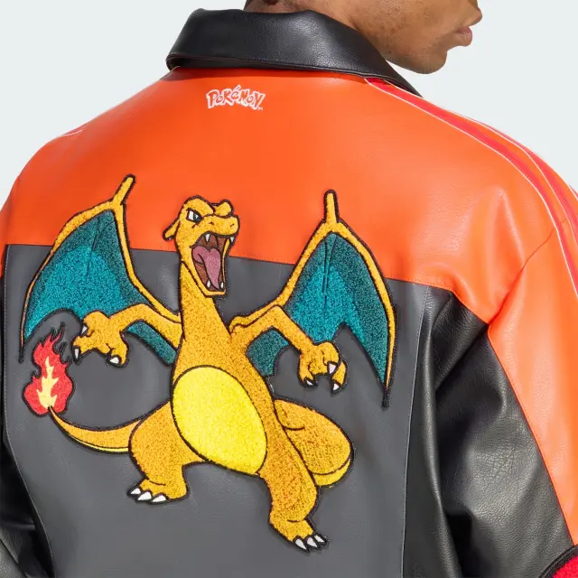 Chaqueta Adidas de Charizard, una de las novedades por el 30º aniversario