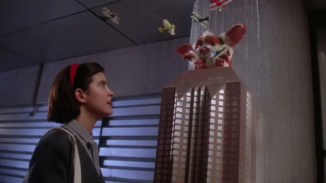 Phoebe Cates en Gremlins 2, la nueva generación (1990)