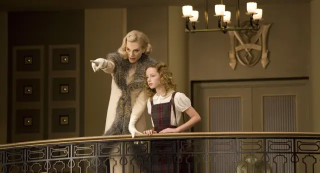 Nicole Kidman y Dakota Blue Richards en La brújula dorada (2007)