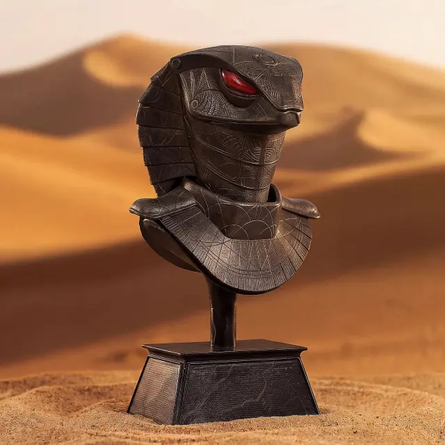 Réplica del casco de la Guardia de la Serpiente de Stargate SG-1