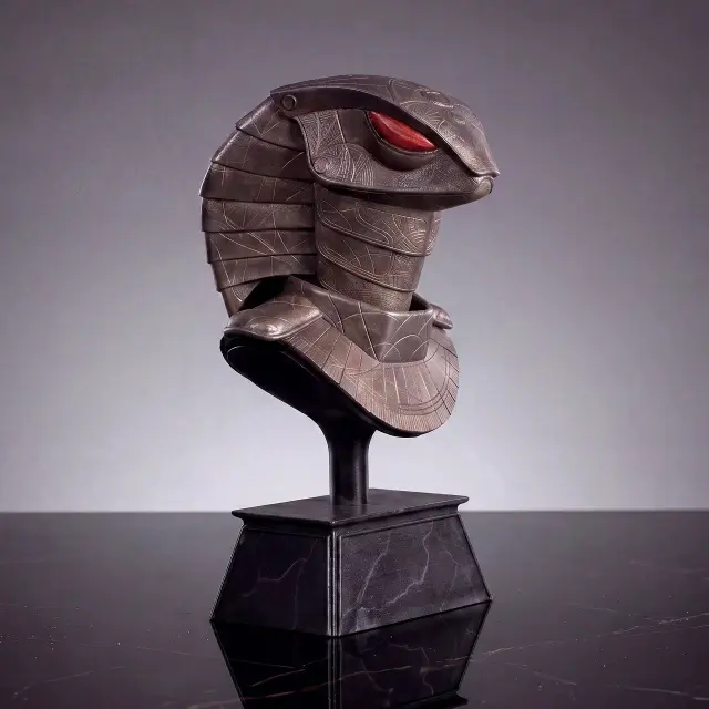 Réplica del casco de la Guardia de la Serpiente de Stargate SG-1