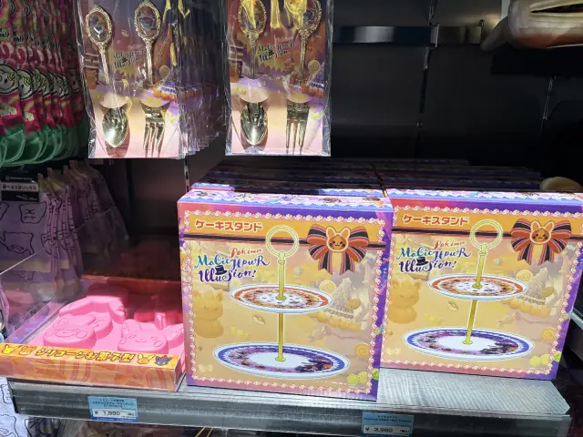Merchandising variado de Pokémon con temática de Halloween